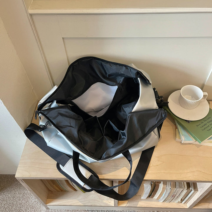 Sporty Travel Duffel with Versatile Compartments and Water-Repellent Material Bowlift
