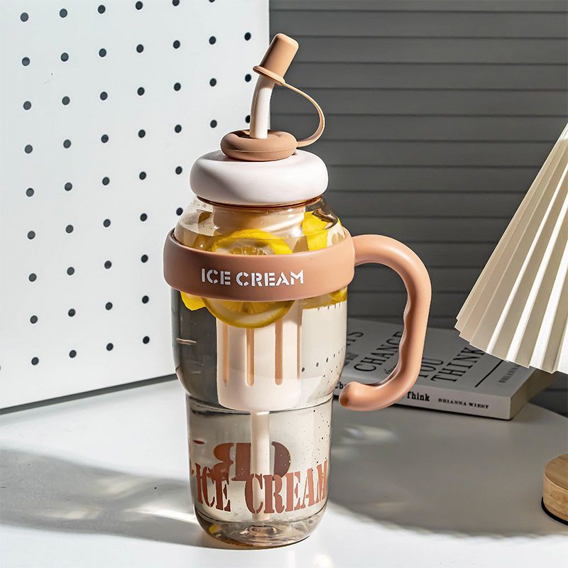 Ladies drinking container with practical straw Bowlift