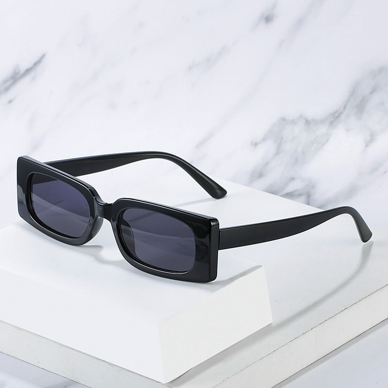 Women's sunglasses in modern retro style Bowlift
