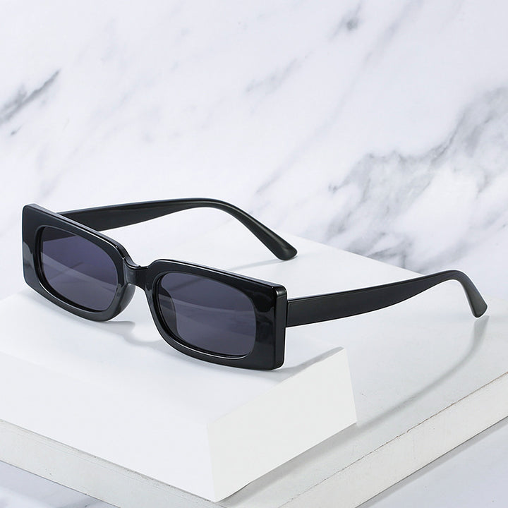 Women's sunglasses in modern retro style Bowlift