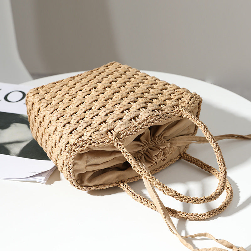 Handmade straw bag with adjustable inner lining Bowlift