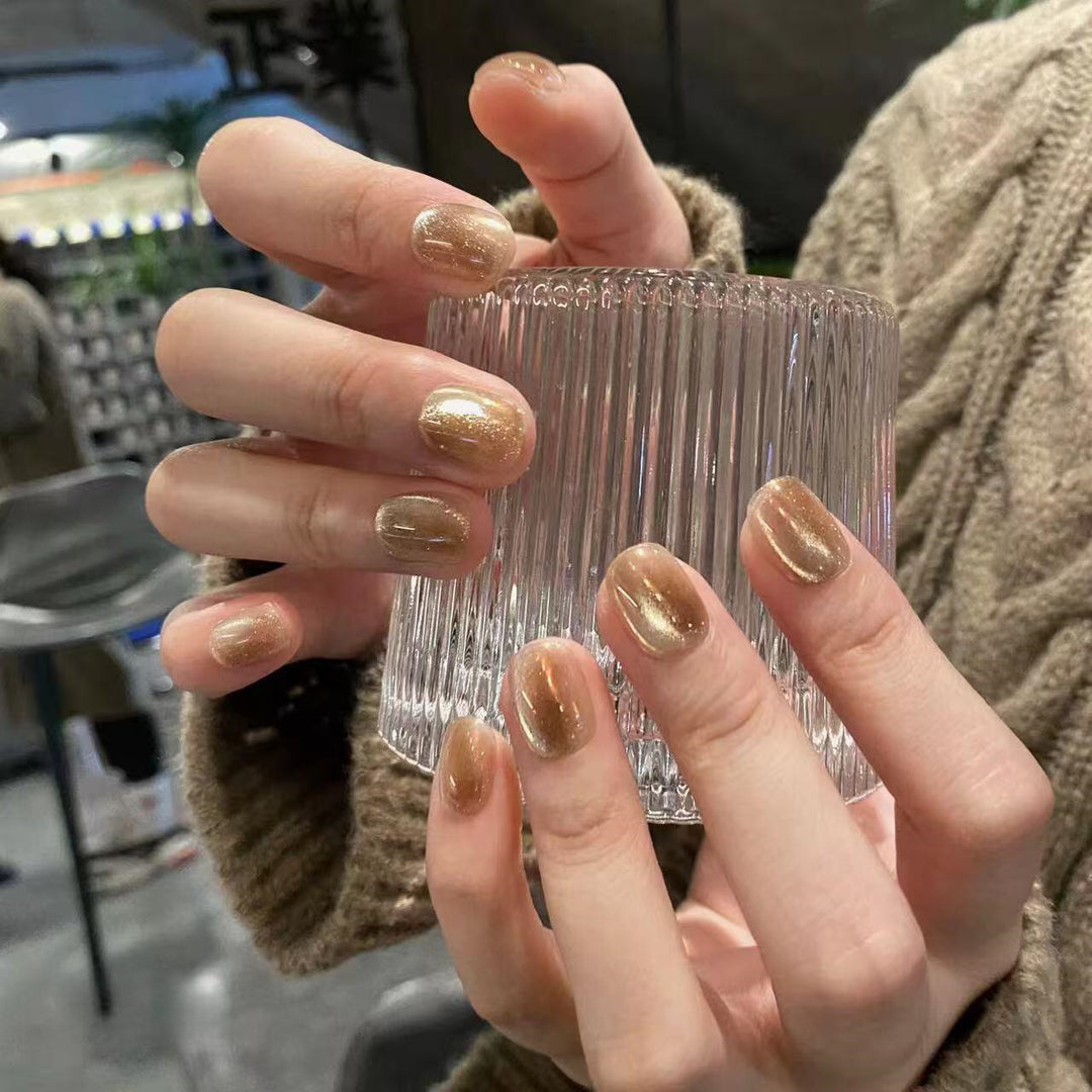 High-quality artificial nails with glossy finish Bowlift