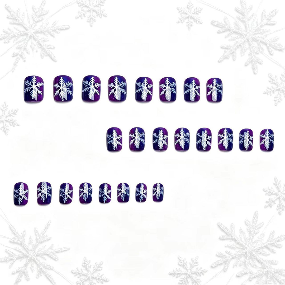 Artificial nails with festive snowflake design Bowlift