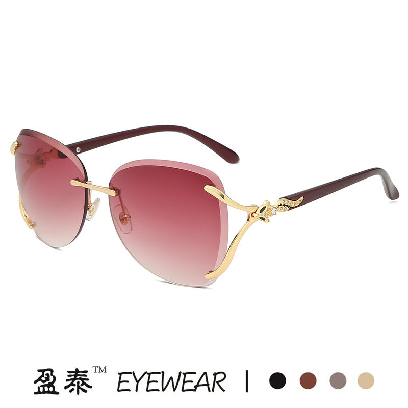 Women's elegant sunglasses with extravagant metal frame and mirrored lenses Bowlift