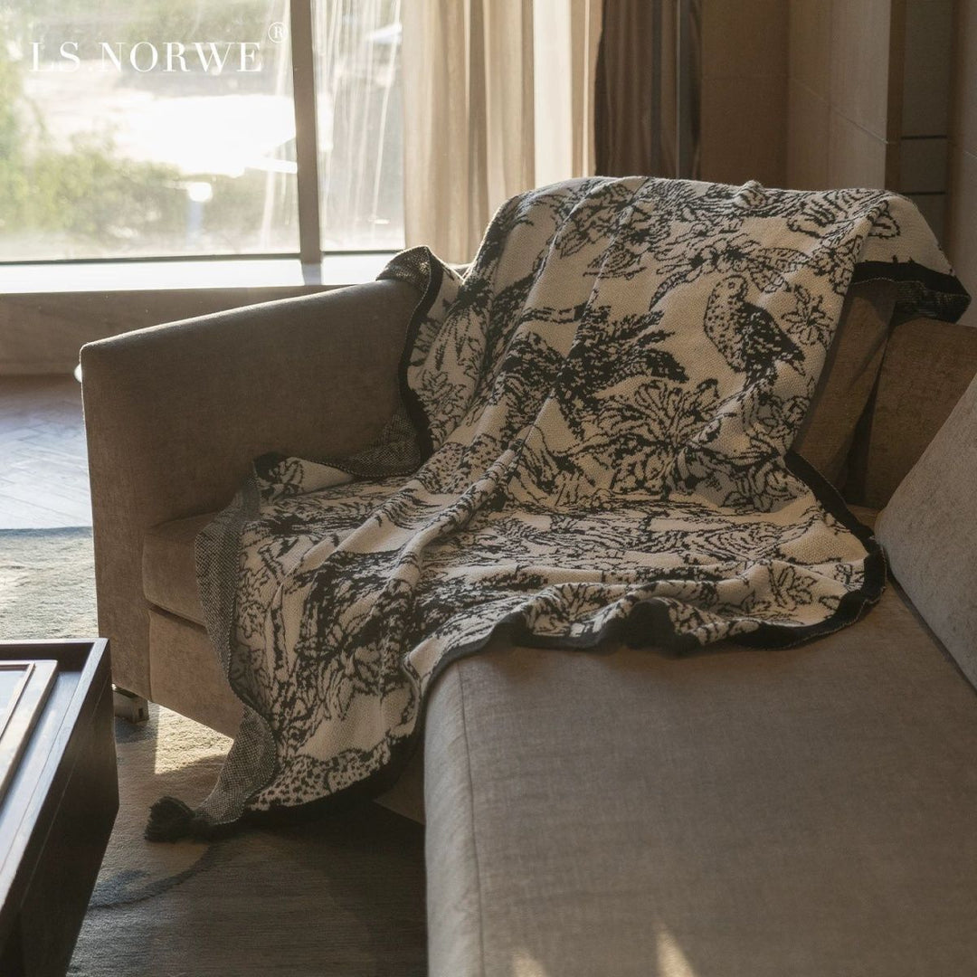 Decorative Floral Pattern Throw Blanket