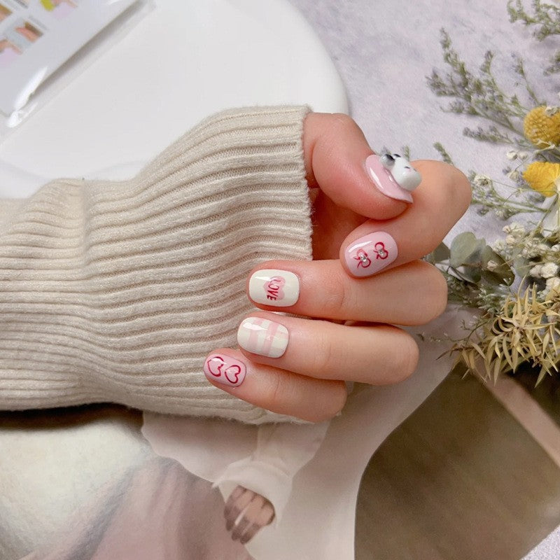 Creative nail art set with modern heart designs Bowlift
