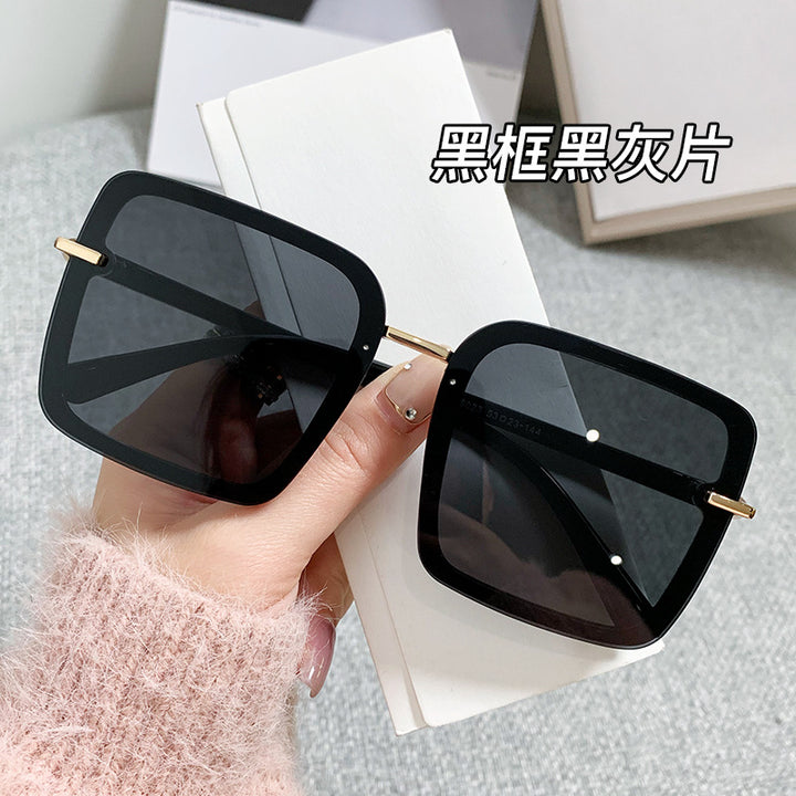 Women's trendy sunglasses in modern square design Bowlift