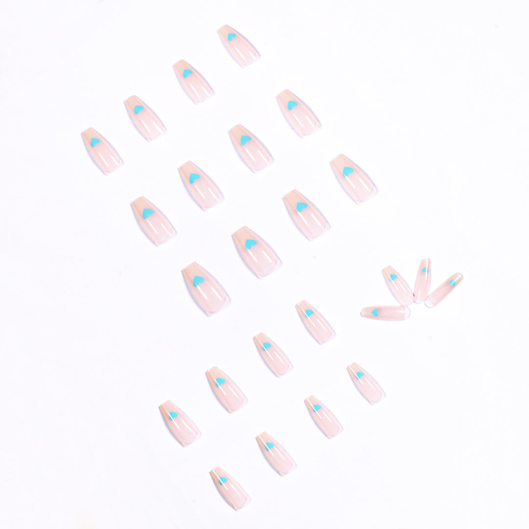 Artful nail art with heart motifs Bowlift