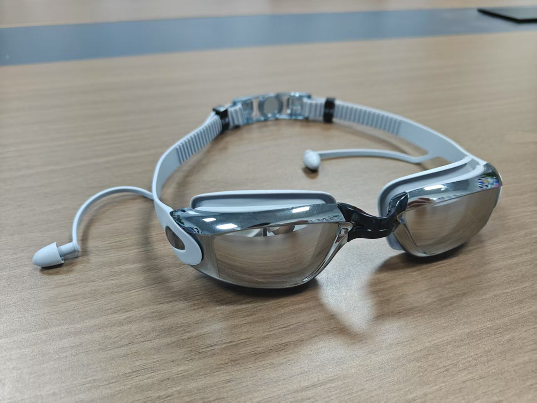 Swim goggles with UV protection and anti-fog Bowlift