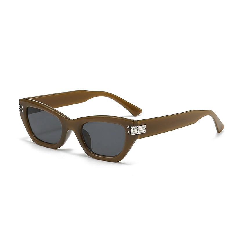 Sophisticated Appeal Stylish Cat-Eye Sunglasses