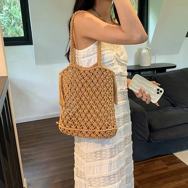 Hand-knotted beach bag with playful design Bowlift