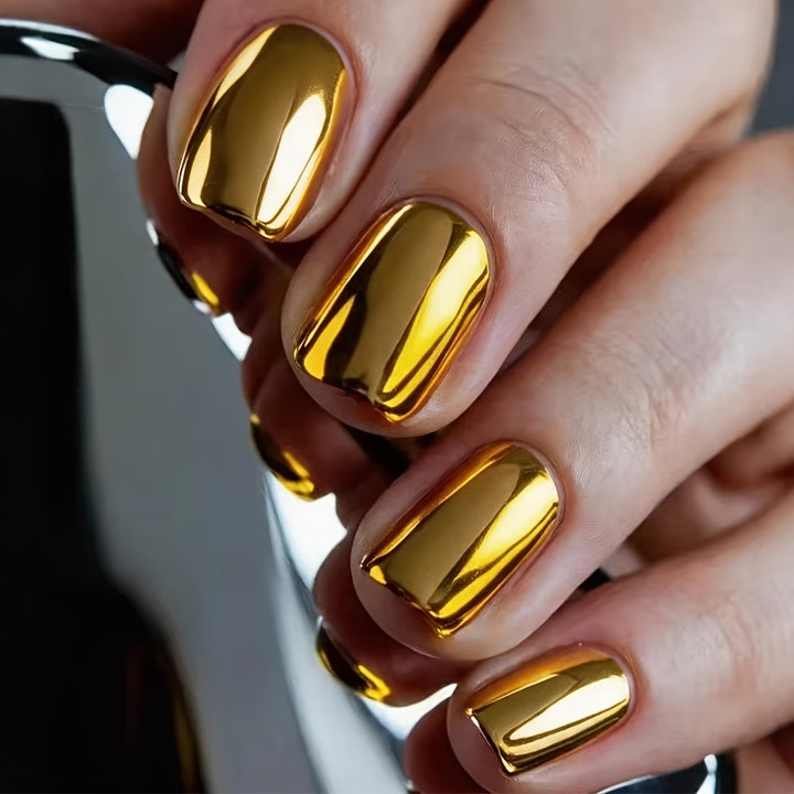 High-gloss artificial nails in a luxurious metallic look Bowlift