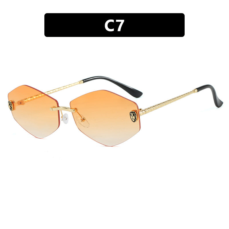 Women's geometric sunglasses in modern design with elegant metal frame Bowlift
