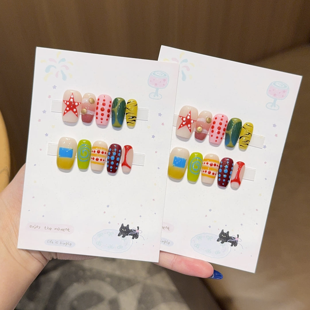 Artificial nails in creative design Bowlift