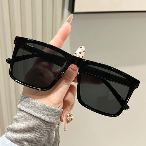 Women's trendy square sunglasses with UV protection and stylish transparent frame Bowlift