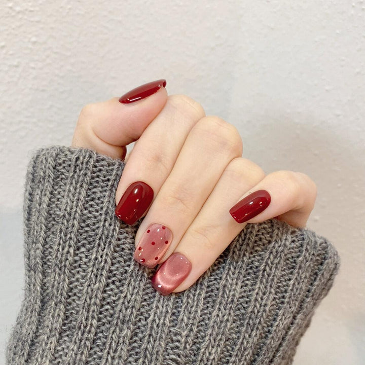 Artificial nail tips with creative dots and high gloss finish Bowlift
