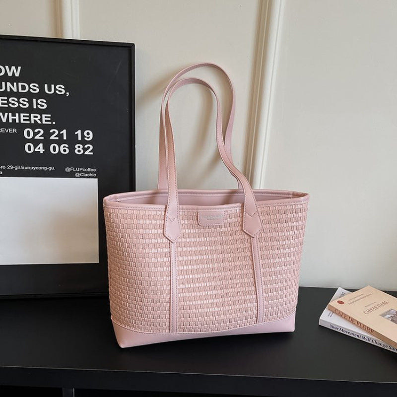 Fashionable tote bag with textured design Bowlift