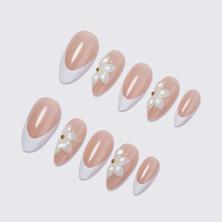 Artificial nails with elegant flower appliqués Bowlift