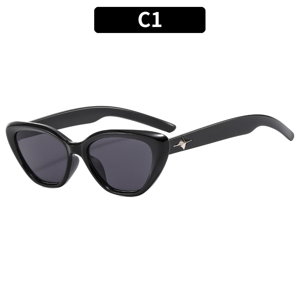 Chic Cat-Eye Sunglasses with Tortoiseshell Frame
