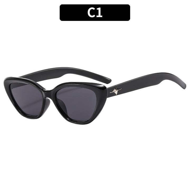Chic Cat-Eye Sunglasses with Tortoiseshell Frame