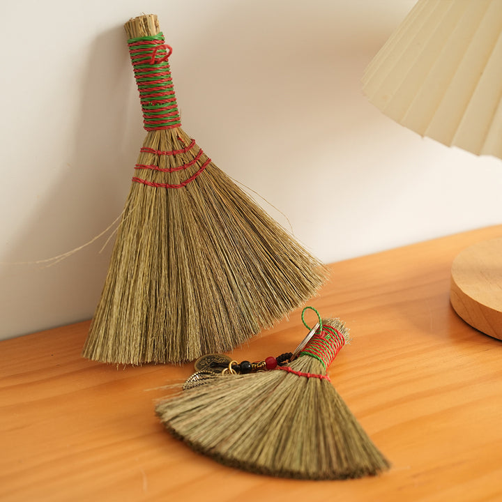 Women's Hand-Woven Broom Bowlift