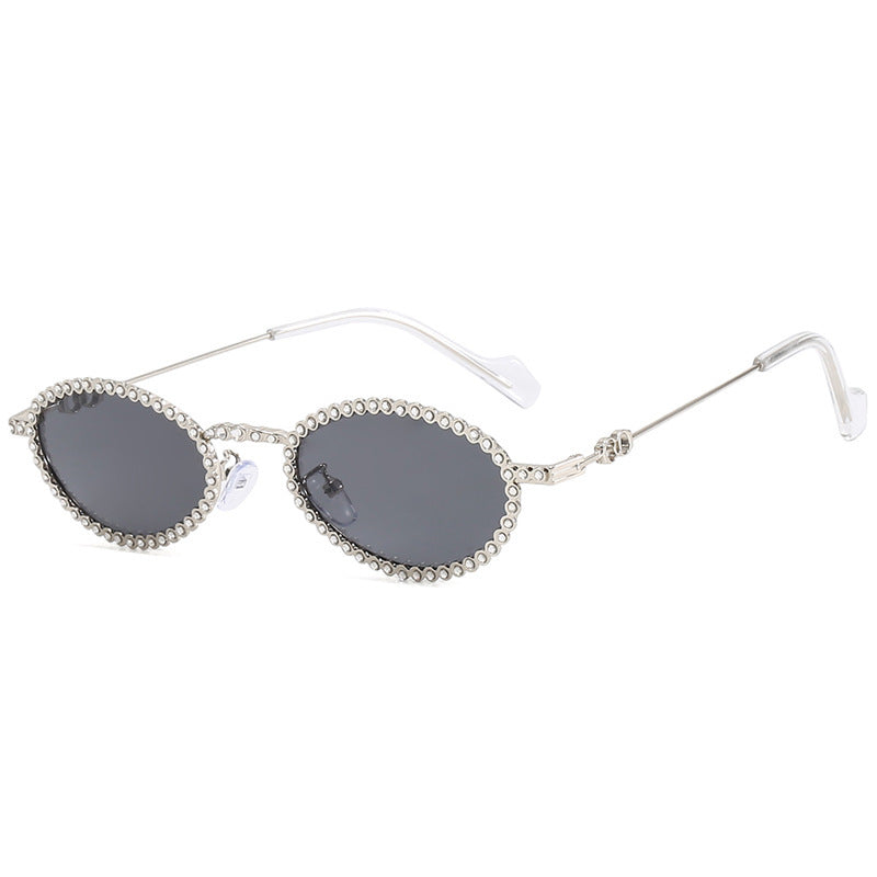 Ladies' fashionable sunglasses with a unique, playful rim Bowlift