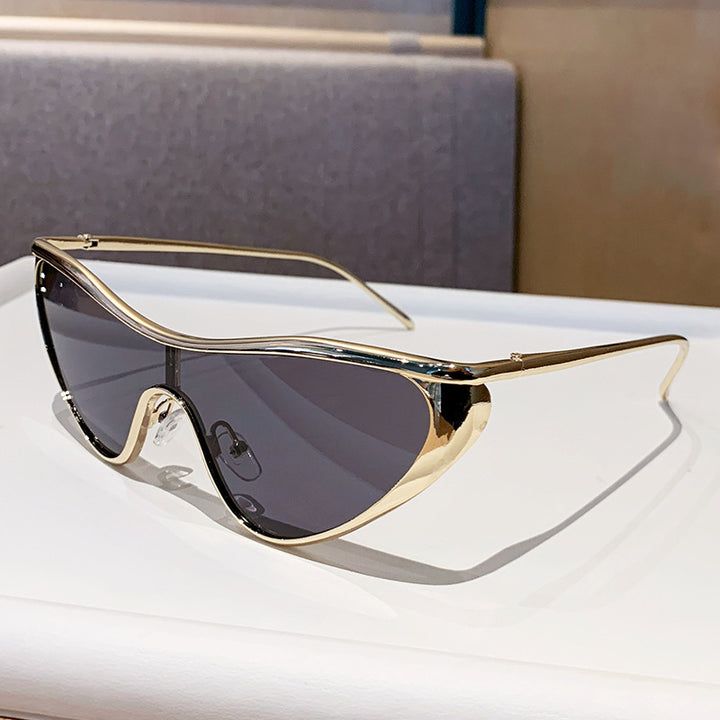 Women's futuristic oversized sunglasses with striking design Bowlift