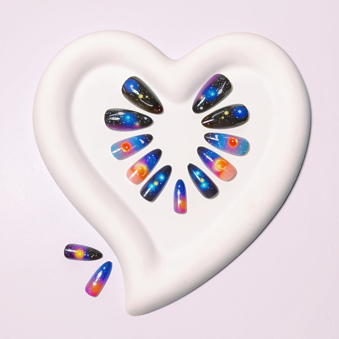 Artificial Nails in Fascinating Galaxy Design Bowlift
