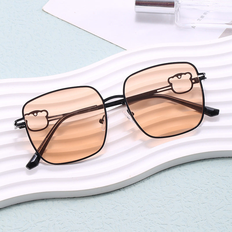 Women’s fashionable square glasses with unique accents Bowlift
