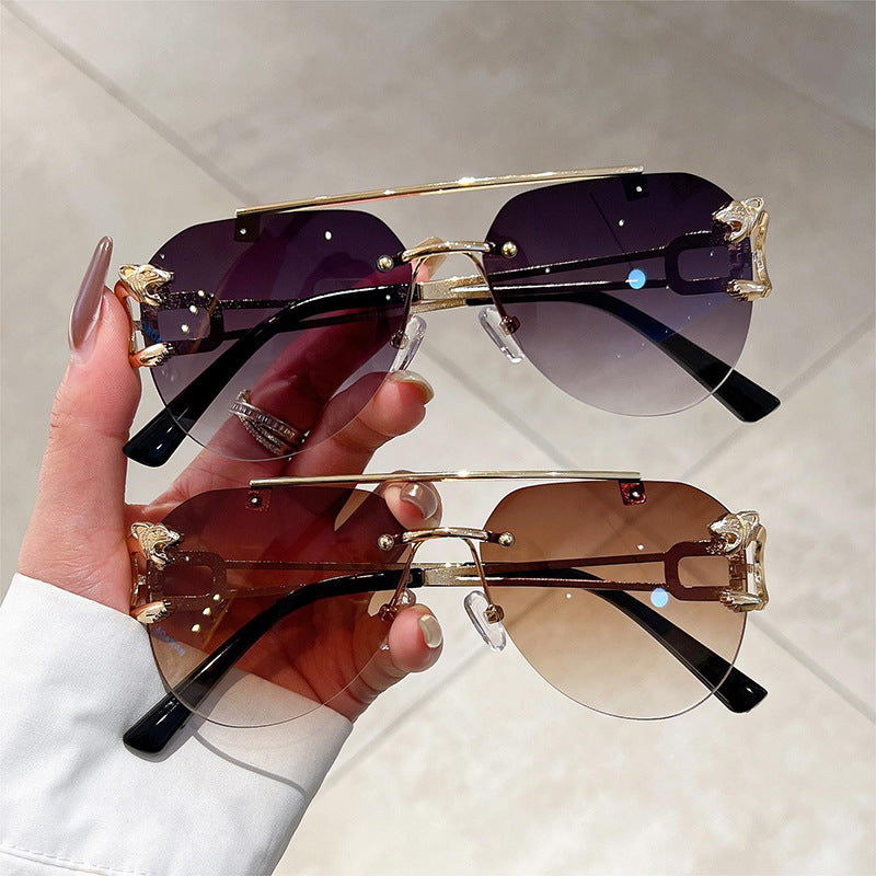 Women's unusual round sunglasses with decorative details Bowlift