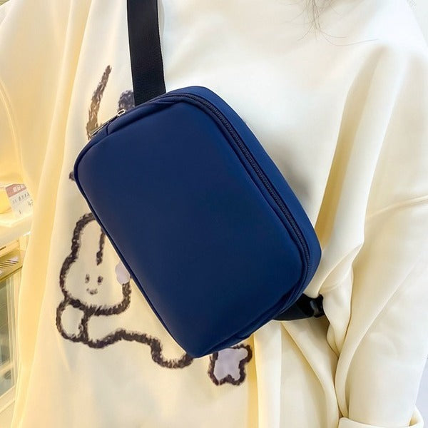 Fashionable fanny pack in minimalist form Bowlift