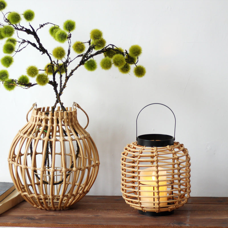 Decorative lantern made of braided rattan Bowlift