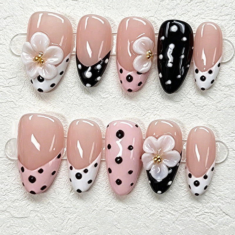 Artful nail tips in elegant design Bowlift