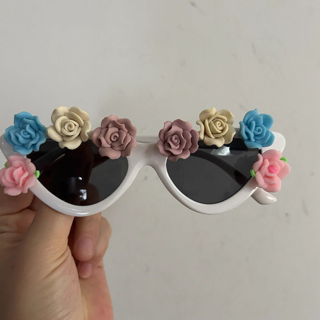 Women Cat-Eye Sunglasses with Floral Decor Bowlift