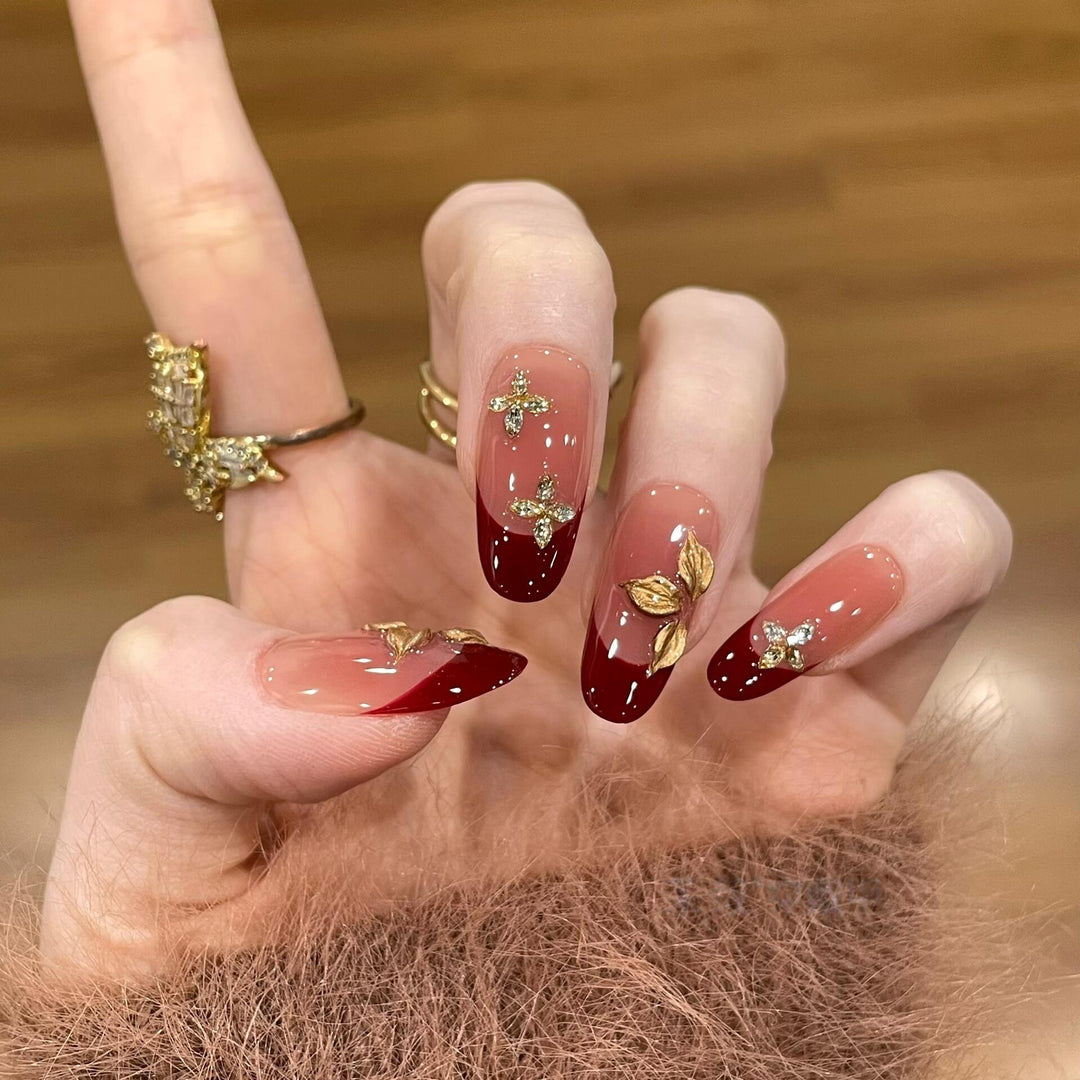 Artificial nails with luxurious flower and glitter elements Bowlift