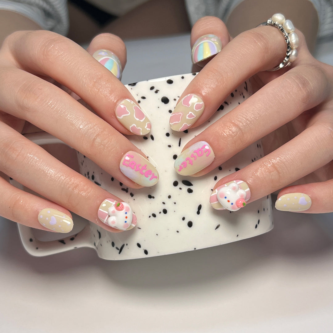 Artful nail extensions with an elegant leaf pattern Bowlift