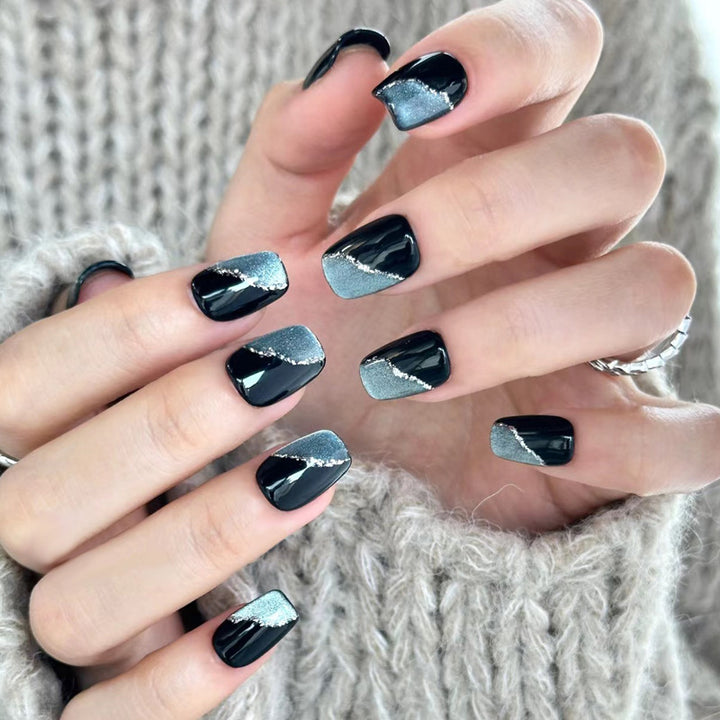 Elegant Press-On Nail Tips with Gold Accents Bowlift