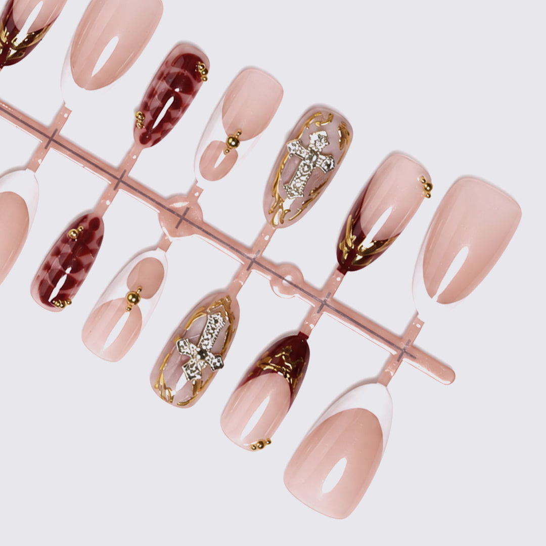 Artificial nails with elegant glitter and jewelry details Bowlift