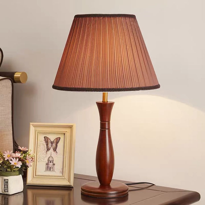 Elegant Vintage-style Accent Lamp