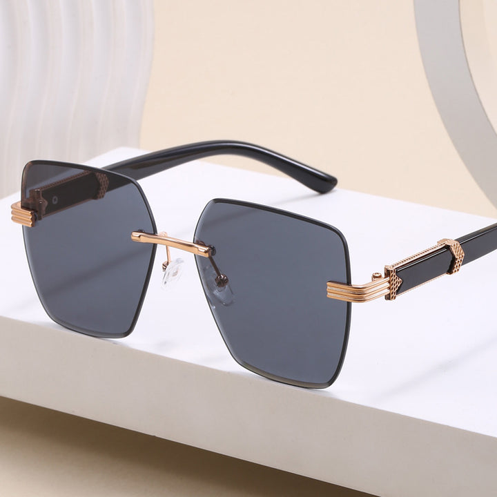 Ladies luxury sunglasses with unique frame and elegant accents Bowlift