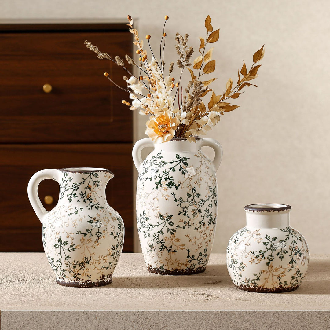 Elegant and artistically decorated ceramic vase Bowlift