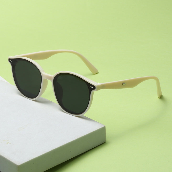 Ladies Fashion Sunglasses with trendy, round frame and UV protection Bowlift