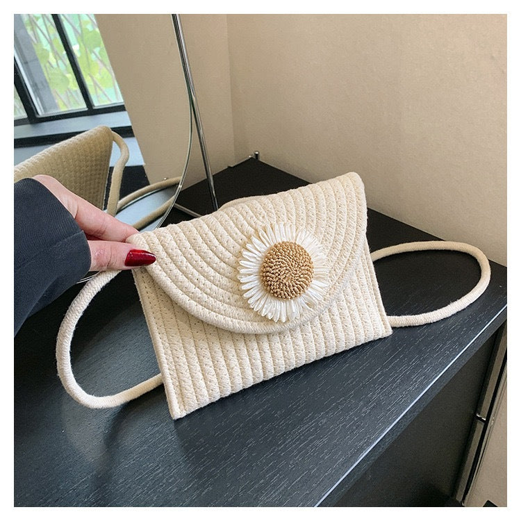 Fashionable shoulder bag with flower appliqué Bowlift