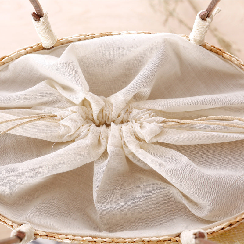 Elegant bast bag with flower appliqué Bowlift