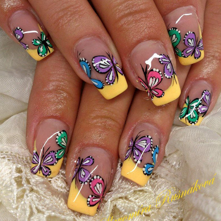 Artificial nails with exclusive spring design Bowlift