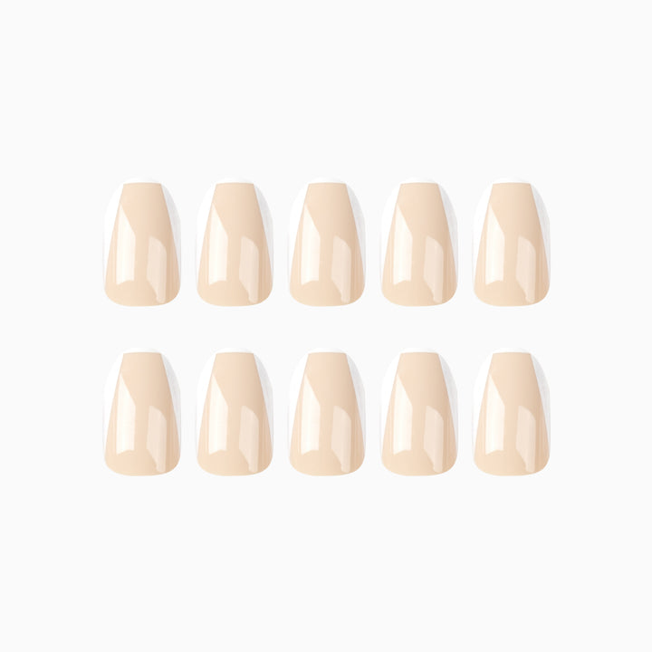 Artful Nail Art with Elegant French Tip Bowlift
