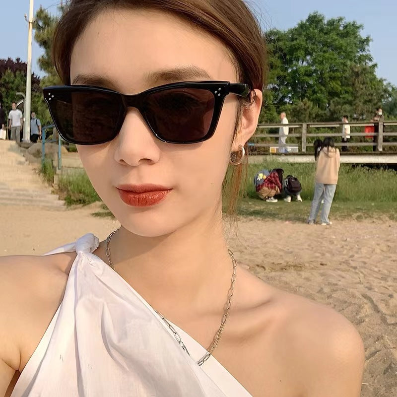 Women’s retro-inspired sunglasses with eye-catching pattern Bowlift