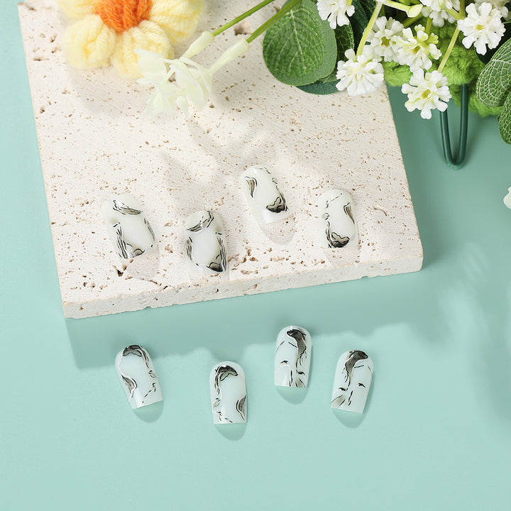 Artificial nails in an elegant minimalist style Bowlift
