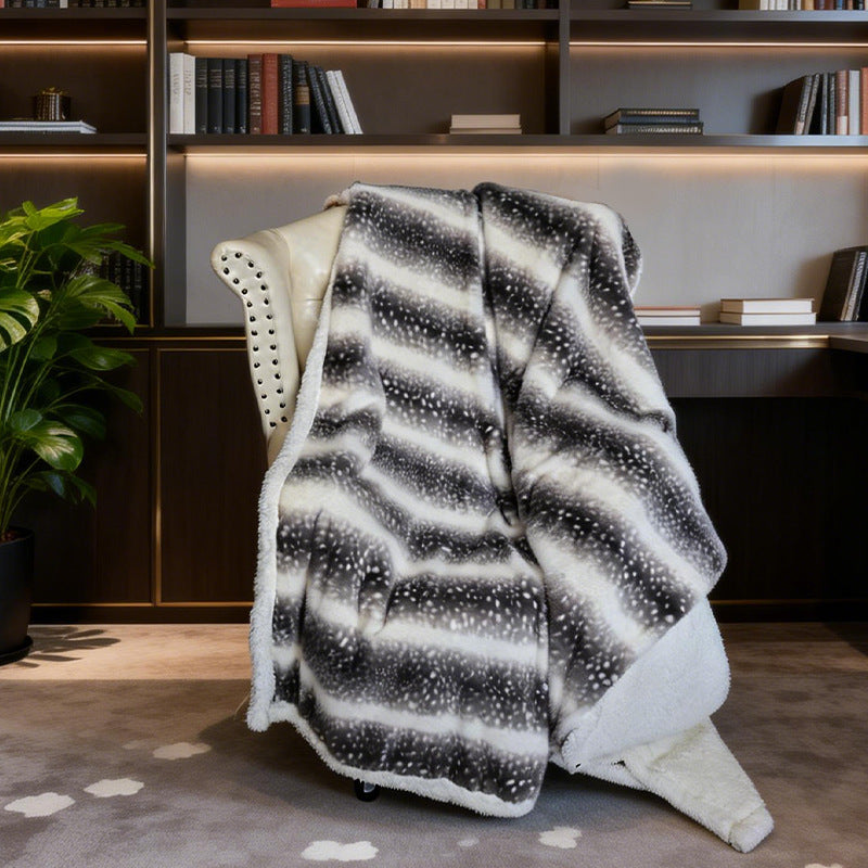 Women Cozy Dog Blanket with Soft Fleece and Modern Design Bowlift