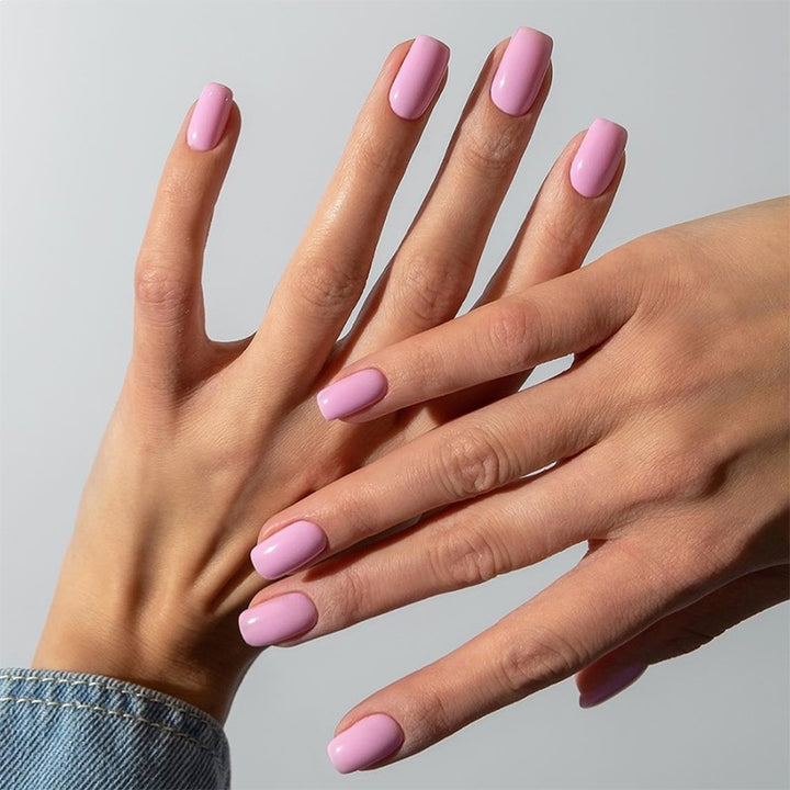 Artificial nail set with luxurious, pre-made nails Bowlift